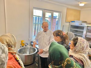 Экскурсию в хлебопекарню провели для ДК «Лель»￼