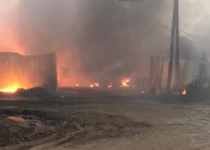 Горит автосервис грузовых автомобилей в промзоне д.Нижнее Мячиково ТУ «Чулковское»