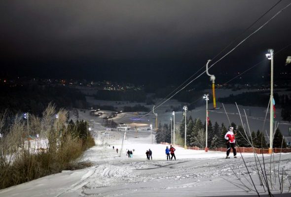Лыжные склоны готовят к сезону в Горнолыжном клубе Гая Северина в Чулково