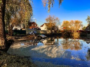 Санитарную очистку пруда проводят в селе Верхнее Мячково