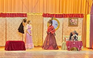 18 декабря в ДК«Лель» состоялась премьера спектакля по комедийной пьесе Ж.Фейдо «Дамский портной»