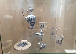 Выставка председателя Союза Гжельских мастеров Валентина Розанова открылась в Раменском