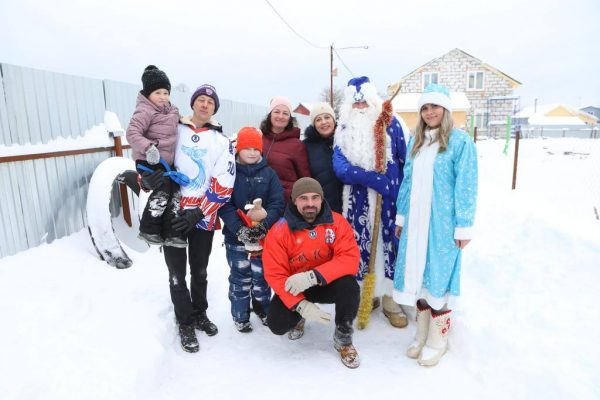 Детей мобилизованных гжельцев поздравили Дед Мороз и Снегурочка