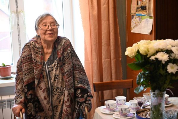 Жительницу поселка Ильинский поздравили с 85-летием