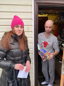 В Раменском округе продолжают дарить новогодние подарки детям