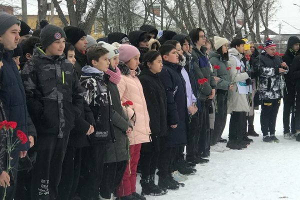 На территории Рыболовской школы прошел митинг, посвященный Дню Героев Отечества