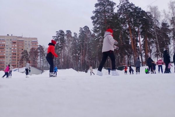 Сегодня, 11 января, каток на стадионе «Сатурн» работает с 14:00 до 22:00