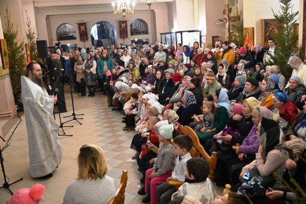 В воскресенье, 15 января, в храме Петра и Павла в п.Ильинский прошел VII Рождественский фестиваль