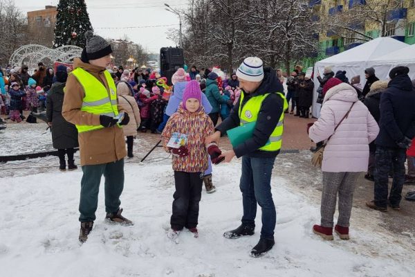 Госавтоинспекторы, сотрудники «Рамавтодора» и волонтёры провели профилактический ликбез для детей и родителей