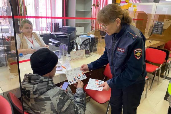 Акция в Многофункциональном центре  «Маленький пассажир- большая ответственность!»