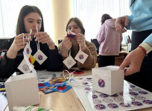 Мастер-класс по изготовлению световозвращающих элементов провели для раменских студентов