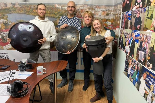 Необычные и волшебные звуки ханга слушали на утреннем шоу «РаменскоеLIFE» 