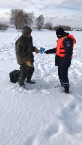 Спасатели Подмосковья предупредили рыбаков об изменении структуры льда водоемов