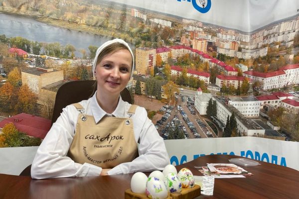 Как стильно и современно украсить пасхальные яйца и куличи, рассказала Анна Старостина