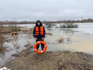 Спасатели ГКУ МО «Мособлпожспас» рекомендовали подмосковным рыбакам завершать сезон подледного лова
