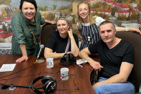 О гончарном мастерстве и украшениях из фарфора рассказали художники-керамисты Валентин Криворотов и Елена Горячева