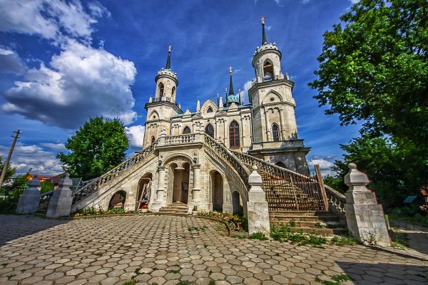 Фестиваль йоги пройдет в усадьбе Быково в следующий викенд