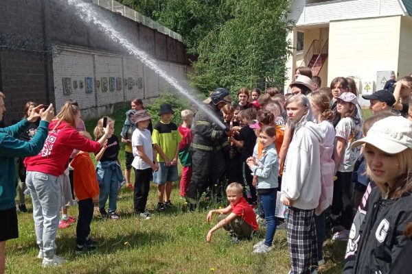 «Безопасное лето» пришло в детский оздоровительный лагерь «Дубки» 