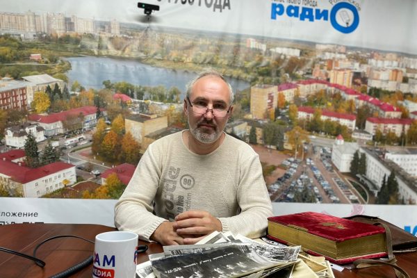 Фотограф, член Союза журналистов России и создатель общества«Старый альбом» Дмитрий Юханов в эфире Нового Раменского радио