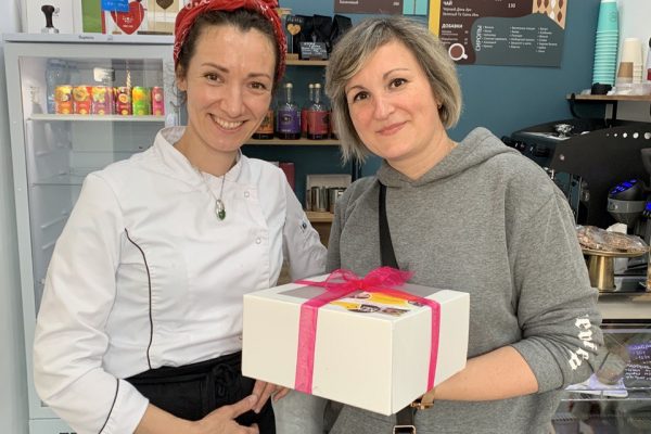 Победительница розыгрыша Ирина уже получила свой кекс в студии Кекс-бомба