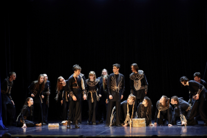 Два театральных коллектива, один режиссер и три десятка постановок