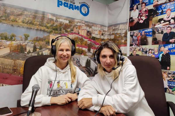 Руководители благотворительных фондов «Нотка добра» и «Дари свет» в студии Нового Раменского радио