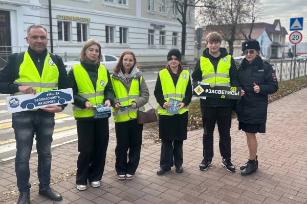 Госавтоинспекция и Рамавтодор провели акцию под названием «Засветись» вблизи нерегулируемого пешеходного перехода