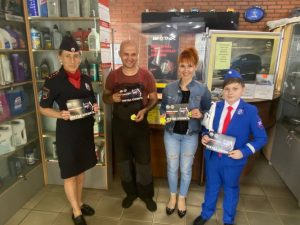 Госавтоинспекторы совместно с «Рамавтодор» и юными инспекторами движения провели беседы по ПДД с сотрудниками и посетителями магазинов автозапчастей в Раменском