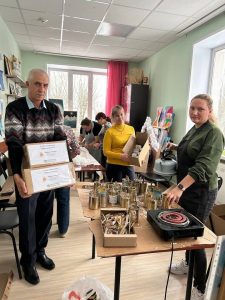 В Доме культуры «Юровский» делают окопные свечи