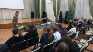 Занятие по оказанию первой медицинской помощи провели для кадет в школе №8