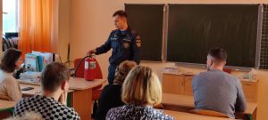 Педагогам Клишевской школы №12 напомнили о правилах пожарной безопасности