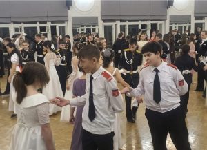 Юнармейцы отряда «Роза Ветров» Раменской школы №21 учились азам бальных танцев