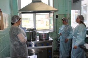 В округе продолжают проверки организации питания в учреждениях образования