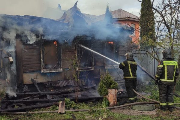 Сегодня днем в д. Дергаево, Раменского г.о. произошел пожар в частном доме.