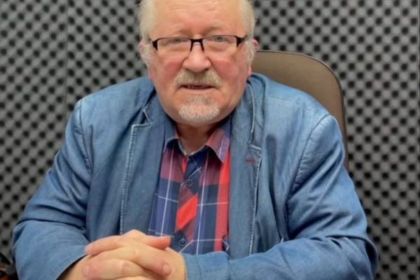  С праздником Великой Победы поздравляет Александр Васильевич Горбачев.