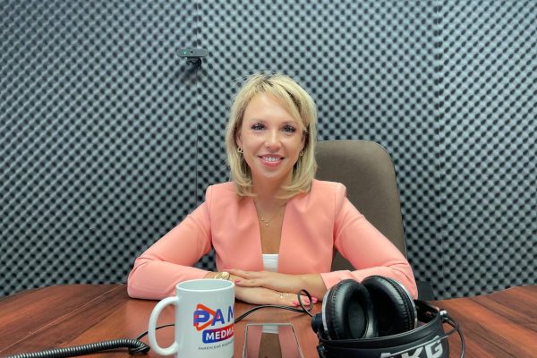 О наградах ДК «Победа» в эфире «РаменскоеLIFE» рассказала директор учреждения Ирина Барыбина