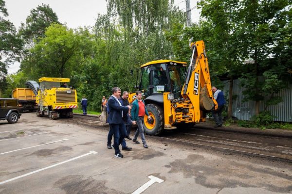 Врип главы Раменского округа Эдуард Малышев проверил ремонт дороги на ул.Королева