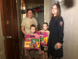 Сотрудники МУ МВД России «Раменское провели акцию «Помоги пойти учиться»