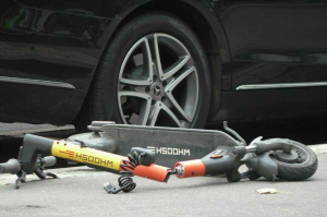 Пешеходам напомнили о действиях при совершении наезда пользователем СИМ.