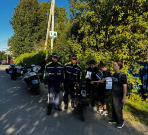 Убедительная просьба контролировать своих детей!