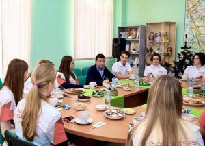 Глава Раменского округа Эдуард Малышев встретился с раменскими волонтерами в День добровольца