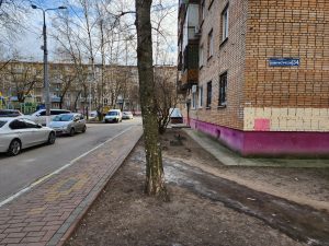 Раменчане предлагают варианты обустройства парковки во дворе на Коммунистической