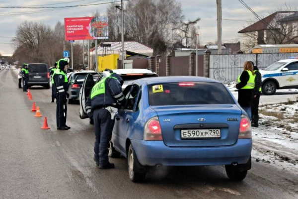 Госавтоинспекторы, Рамавтодор и волонтеры из автодружины «Град», в период длительных праздничных выходных, провели рейд «Ребенок- пассажир- пешеход!»