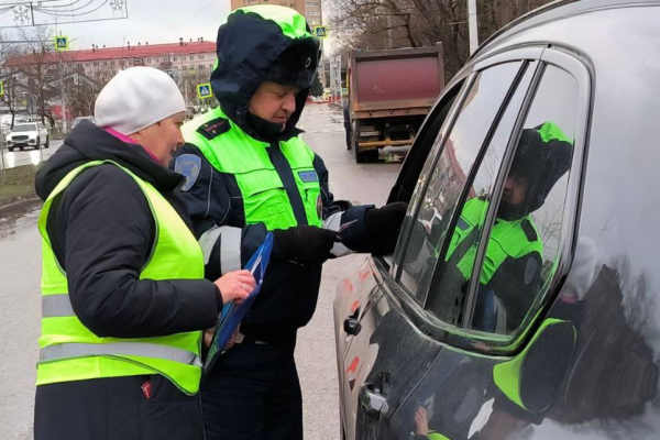 Госавтоинспекторы, Рамавтодор и представители комиссии по делам несовершеннолетним провели информационно-профилактическое мероприятие «Ребенок — пассажир — пешеход!», целью которого было повышение безопасности детей на дороге