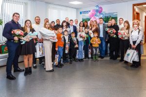 В Раменском округе поздравили родителей первенцев наступившего года