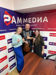 «Плейлист» c семейным ансамблем «Низизи»