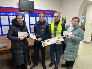 В Раменском муниципальном округе Госавтоинспекторы и представители Муниципального казенного учреждения «Рамавтодор»  провели акцию «Маленький пассажир — большая ответственность!» с посетителями регистрационно – экзаменационного отдела.