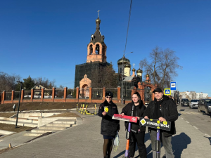 Сотрудники Госавтоинспекции Раменского муниципального округа и Рамавтодора провели акцию «ЗАСВЕТИСЬ!» в близи городского парка