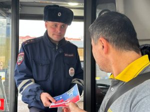 Госавтоинспекторы и МКУ «Рамавтодор» приняли участие в социальном раунде «Один щелчок спасает жизнь»