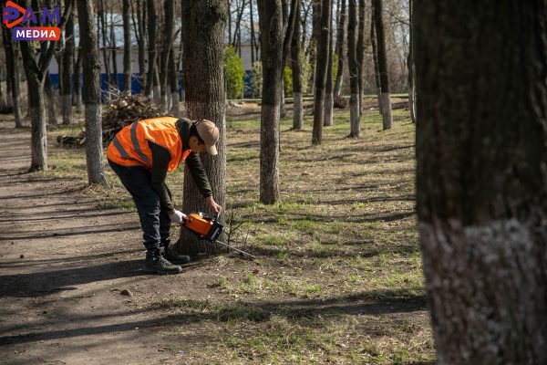 Весеннюю уборку территорий начали в Раменском округе